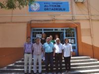 Yıkılacak okulun önünde son fotoğraf