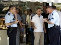 Kuyumcuyu silahla vurup altınları aldılar