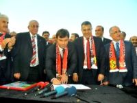 Ertuğrul Sağlam, 2 yıllığına Eskişehirsporlu yapan imzayı attı.