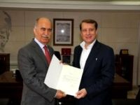 Vali Harput’tan İlhan Parsaker’e teşekkür belgesi