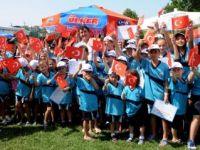 Yüzme öğrenen minikler sertfika aldı